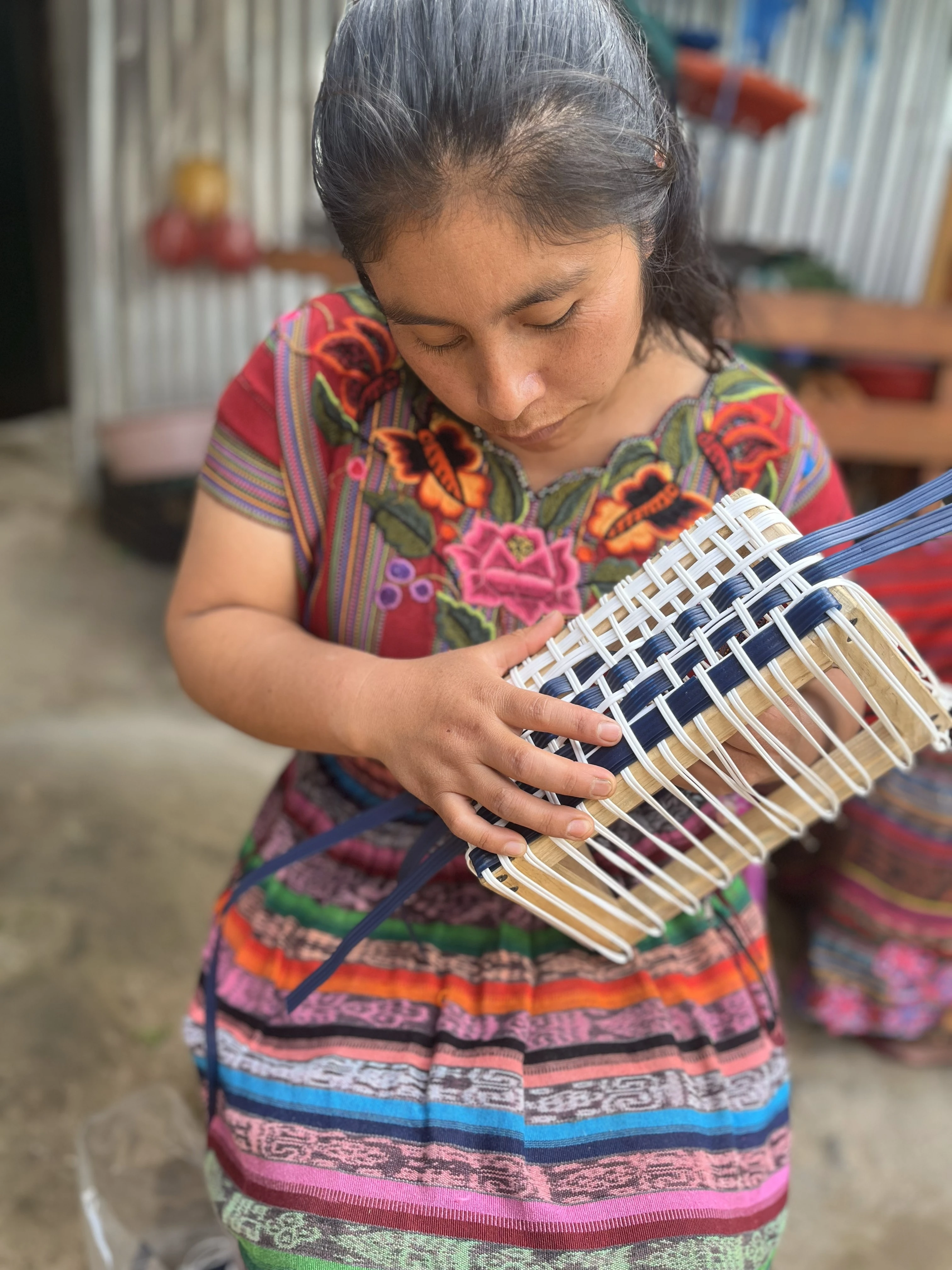 Taller de canastas plásticas. 