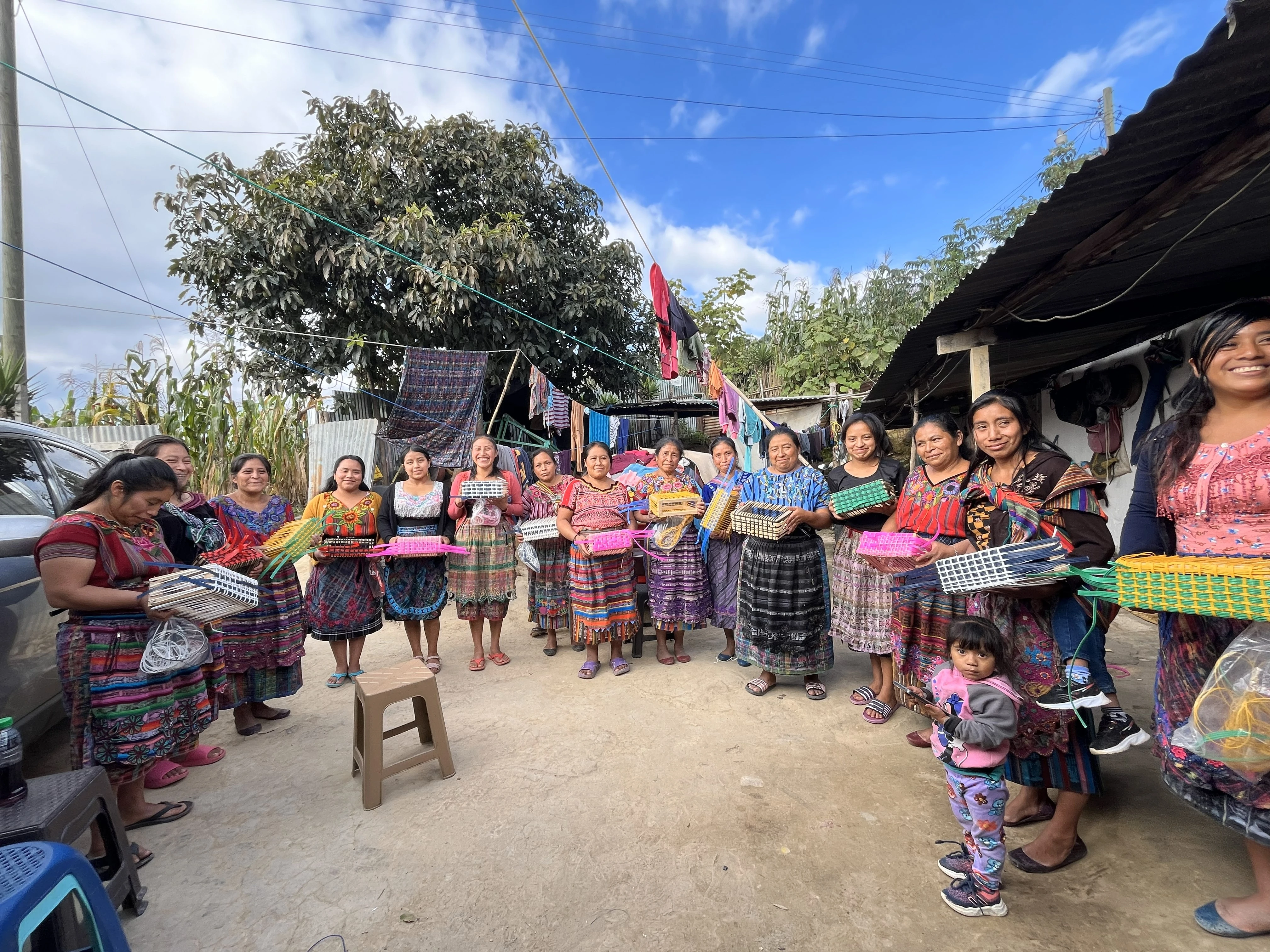 Taller de canastas plásticas. 